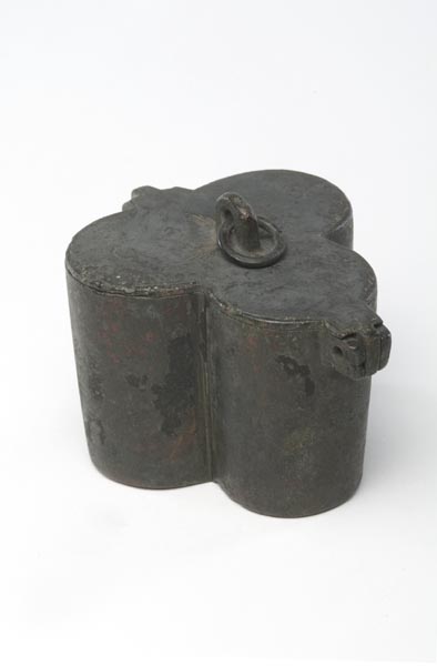 Pewter pot divided into 3 circular parts. The lid is attached on a hinge and is open. The letters 'S.D.I.' are engraved inside the lid.