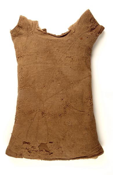 Knitted woollen vest with short sleeves. The wool is brown.